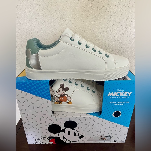 Disney Ladies Mickey and Minnie Court Sneaker NIB size 8 - Picture 4 of 7